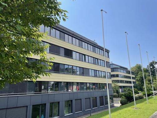 Surface de bureau au 5ème étage de 205,40m2 avec cloisemnements intérieurs   Terrasse de 64m2