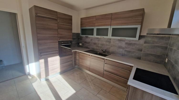 Joli 5 pièces avec de hauts plafonds et beaucoup de cachet