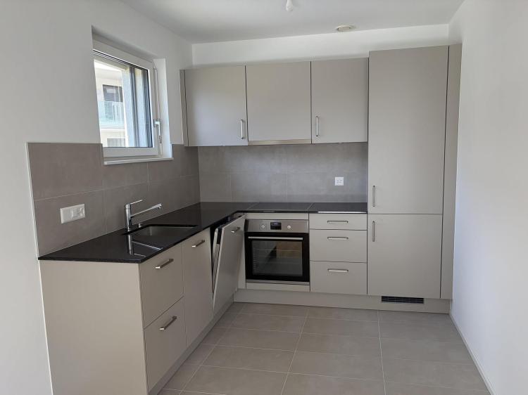 Magnifique appartement de 2.5 pièces au 1er étage d'un immeuble neuf avec balcon - E102