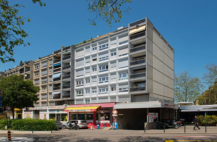 Local spacieux d'environ 70m2 en sous-sol d'une résidence.