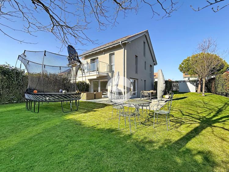 Belle villa jumelle avec jardin