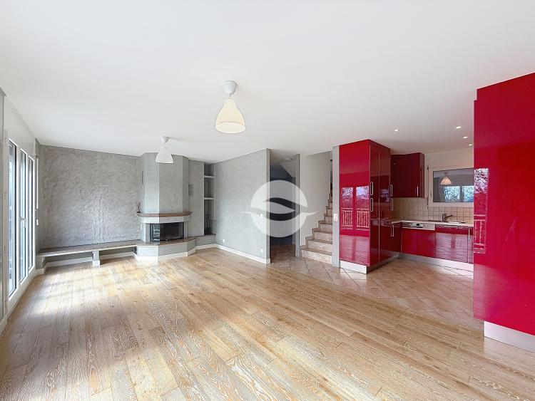 CHARMANTE MAISON CONTIGUË DE 6 PIÈCES AVEC JARDIN