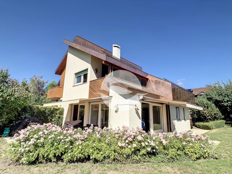 Jolie Maison jumelle dans quartier résidentiel