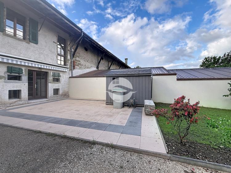 Maison mitoyenne de 5.5 pièces dans vieux corps de ferme rénové avec terrasse et jardin