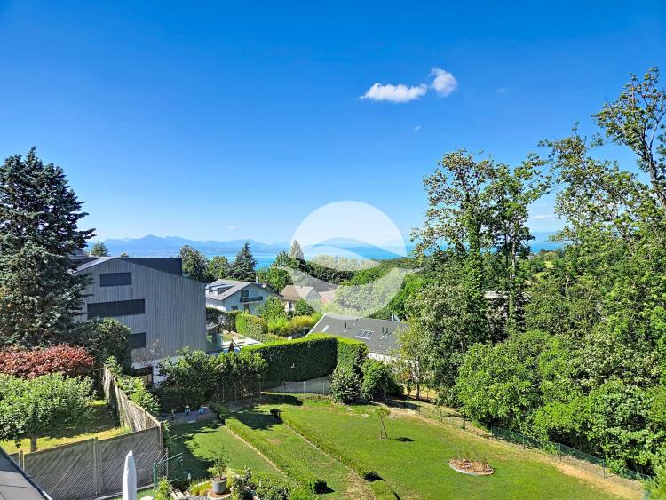Villa jumelle avec jardin et superbe vue