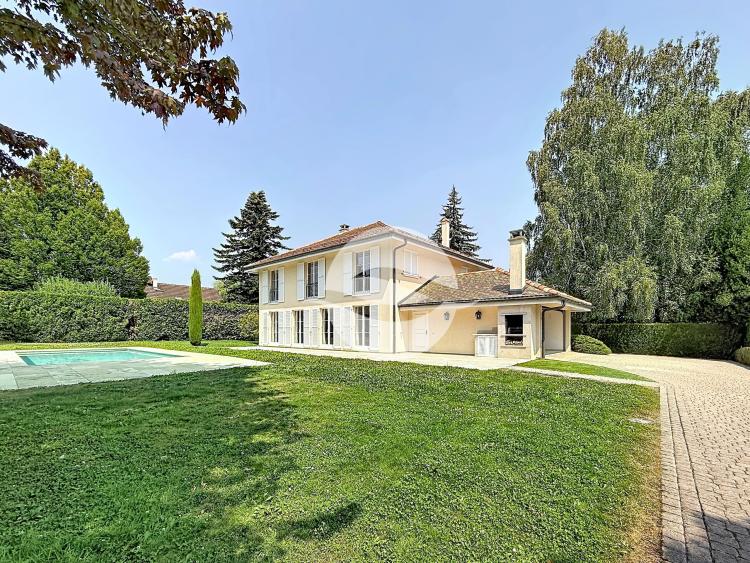 Magnifique villa individuelle avec 4 chambres et piscine