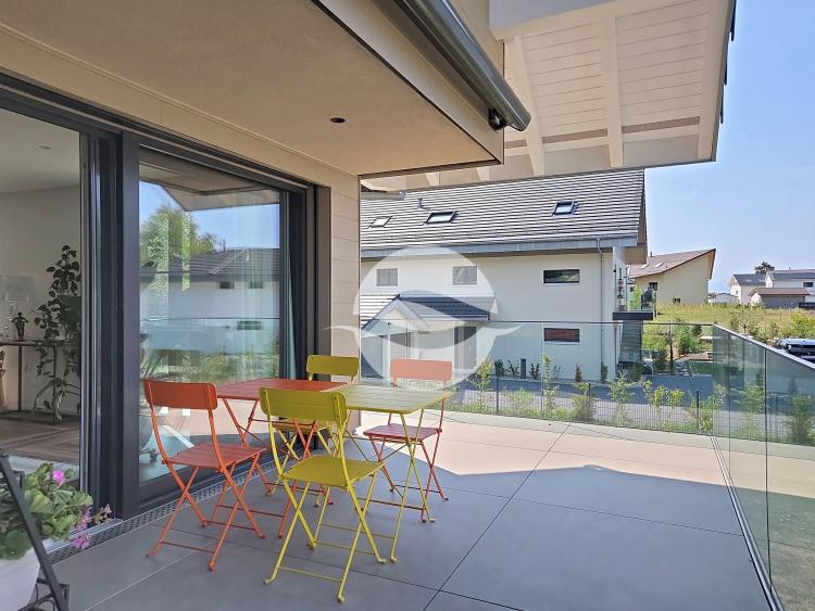 Élégant triplex contemporain avec balcon et jardin privatif