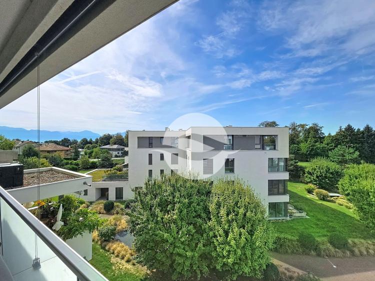 Attique moderne avec belle terrasse à quelques pas du lac