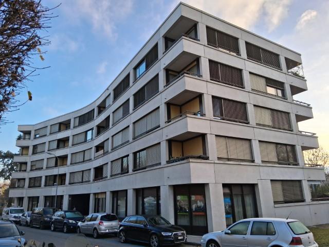 Belle arcade de 48m2 au rez-de-chaussée à Henri-Golay 23