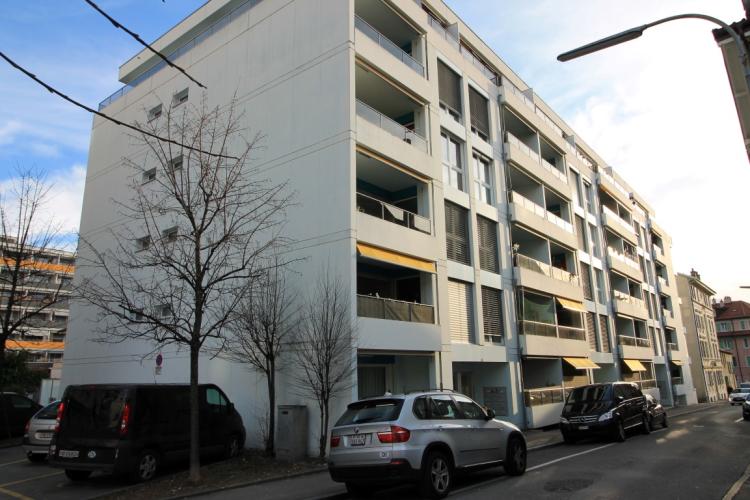 Place de parc intérieur disponible à Vevey
