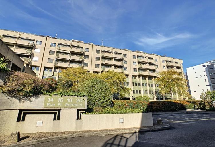 Place de parking extérieure