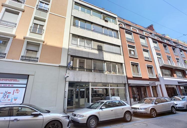 Arcade commerciale d'environ 81 m2