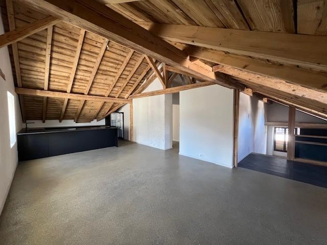 Bel appartement mansardé de 3.5 pièces au 3ème étage avec beaucoup de cachet