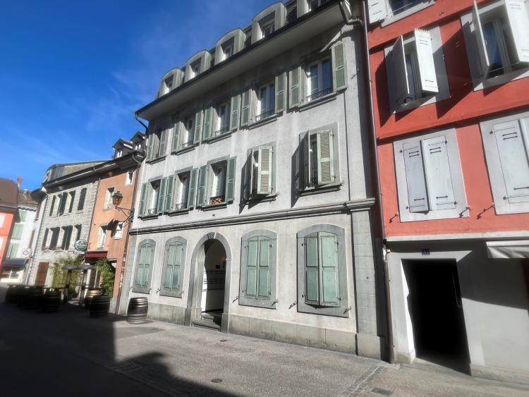 Studio entièrement rénové au 1er étage