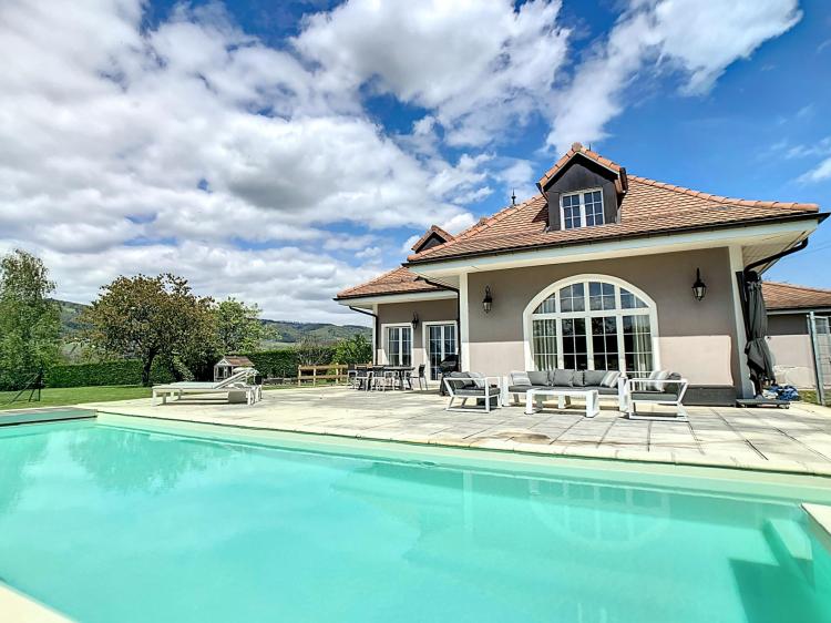 Splendide villa individuelle avec piscine et vue Jura