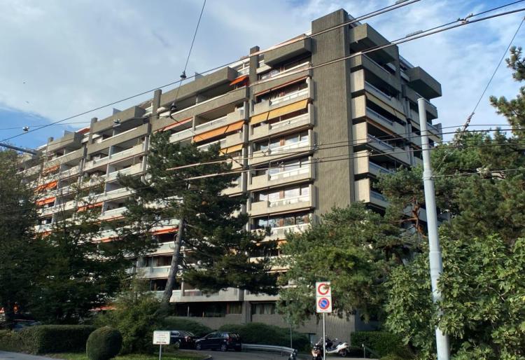 Emplacement de parking intérieur au 1er sous-sol pour véhicule de petite taille