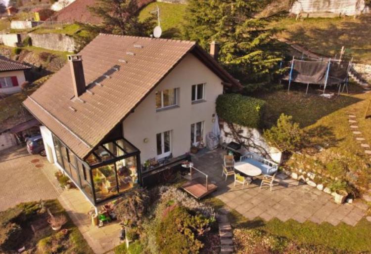Villa individuelle de 5.5 pièces avec vue imprenable sur le lac Léman et les montagnes situé à côté de la forêt à Blonay