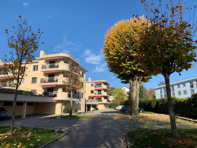 UNIQUEMENT POUR LOCATAIRE DE L'IMMEUBLE À louer 1 place de parc extérieure dans une PPE (propriété sécurisée) à Prilly - Fr. 120.00/mois
