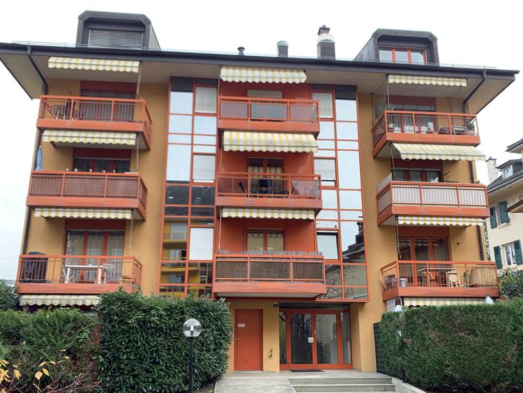 Bel appartement de 3,5 pièces au rez-de-chaussée avec terrasse privative.