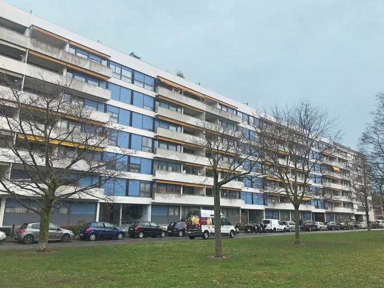 Appartement de 4 pièces au rez-de-chaussée d'environ 67 m2.