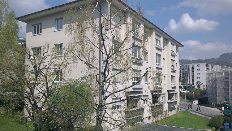 Bel appartement de 5 pièces au 2ème étage, sans ascenseur.