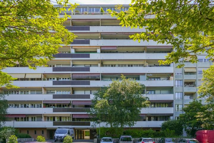 Appartement de 2 pièces  au 2ème étage d'environ 34m2 avec balcon.