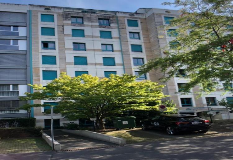 Parking intérieur Loyer : CHF 160.00/mois + la TVA pour les personnes qui n'habitent pas l'immeuble