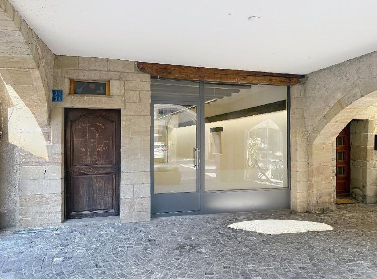 Arcade commerciale au plein coeur de Coppet