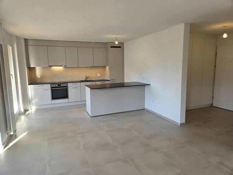A saisir ! Belle opportunité ! Appartement de 4.5 pièces entièrement rénové situé au dernier étage d'un petit immeuble résidentiel calme.