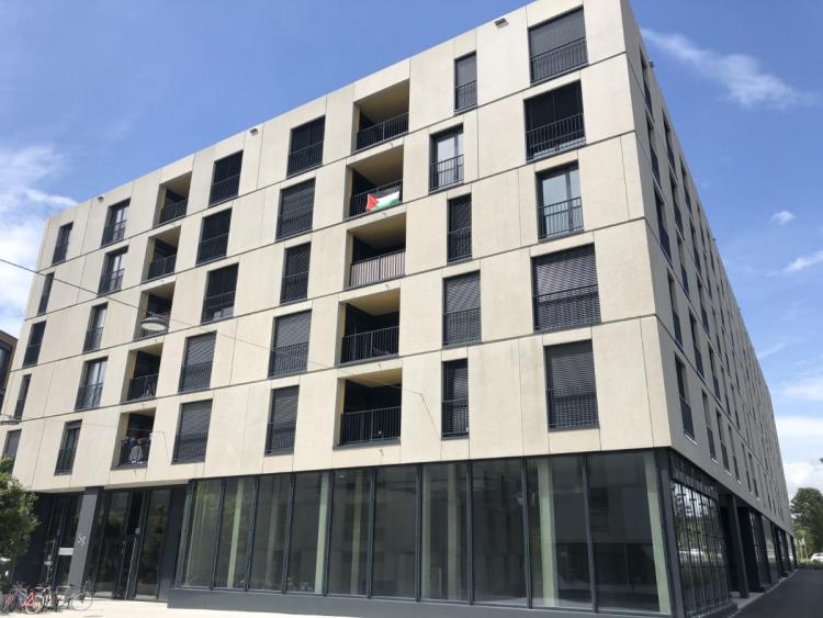 Joli appartement de 4.5 pièces sis au 5ème étage de l'immeuble.